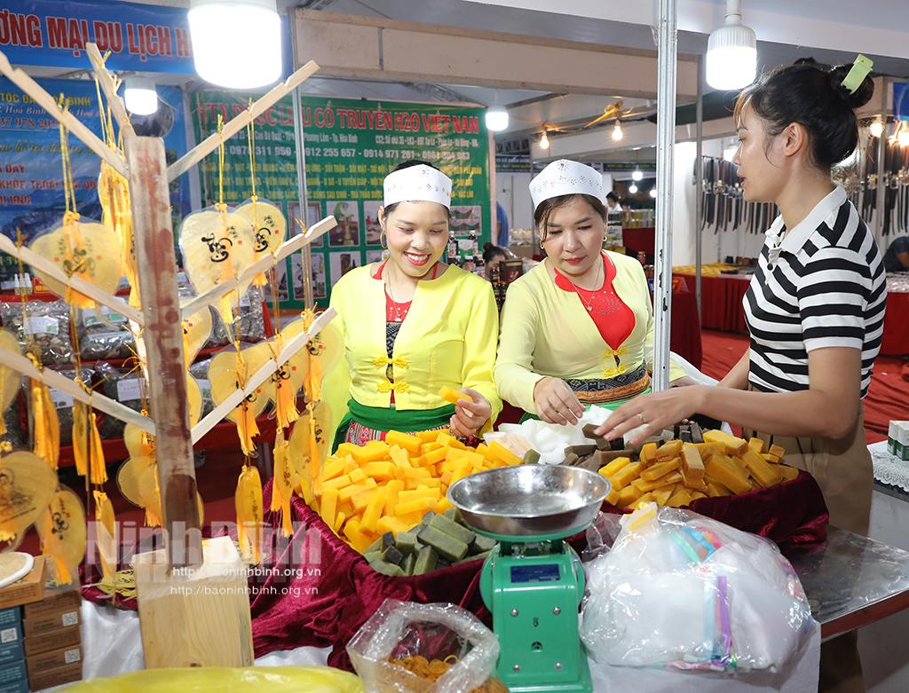 Khai mạc Hội chợ triển lãm tại huyện Nho Quan
